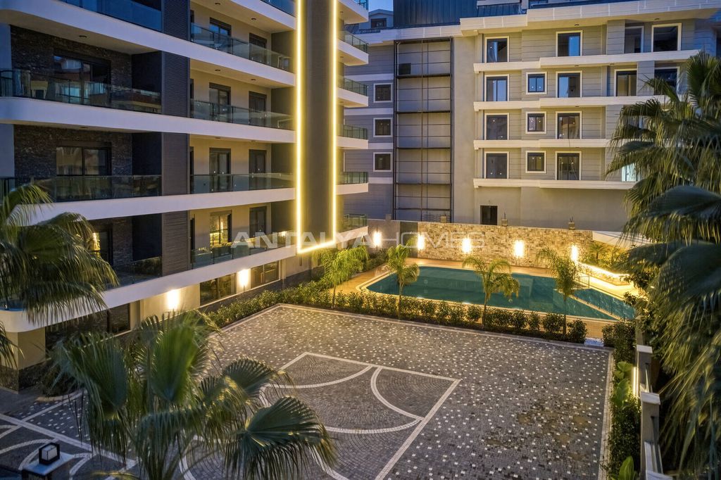 Property photo 2 of 32