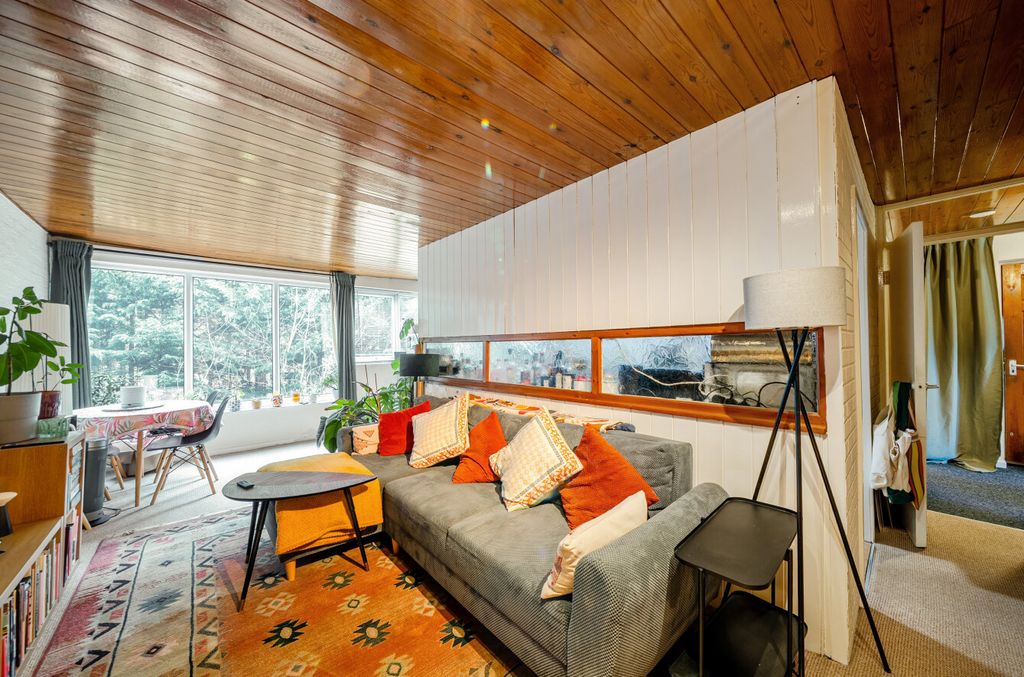 Property photo 2 of 9 1423281-8-69Bac8E...