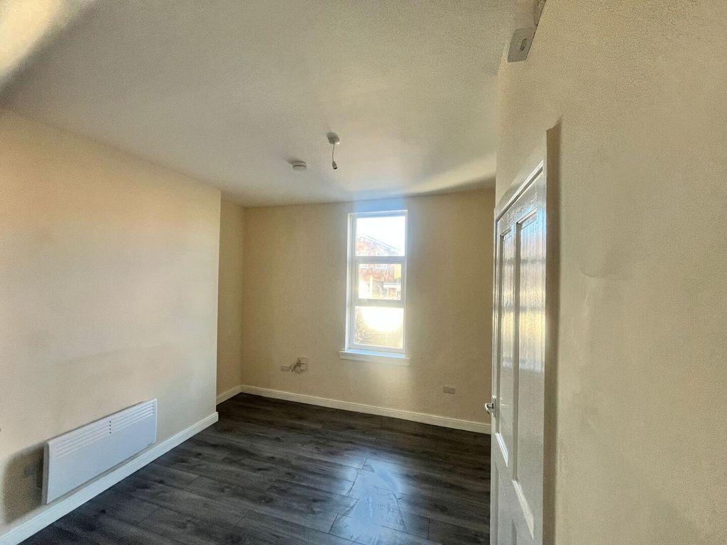 Property photo 3 of 5 Bedroom