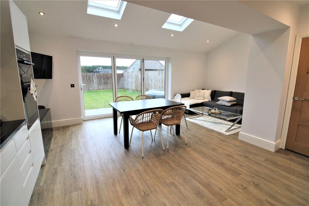 Property photo 3 of 16 Picture No. 01