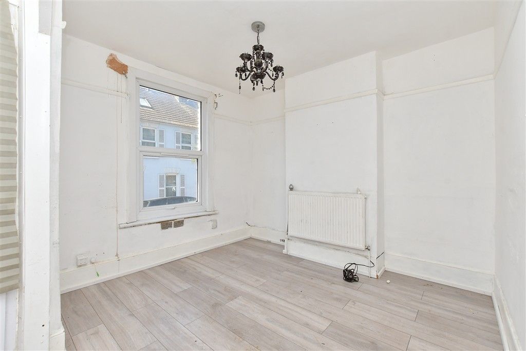 Property photo 2 of 8 Lounge