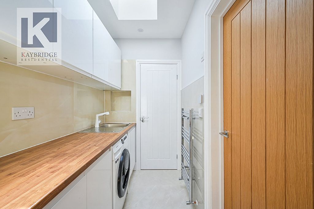 Property photo 3 of 7 Anmer Close, Tadworth