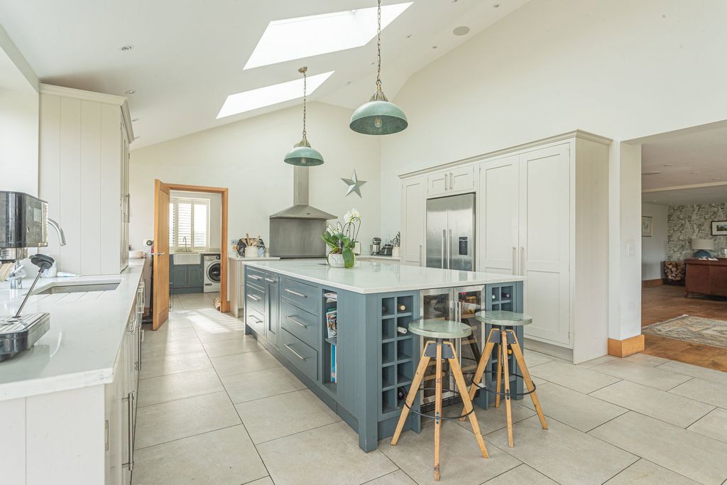 Property photo 2 of 23