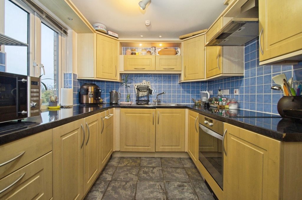 Property photo 2 of 17 Separate Kitchen