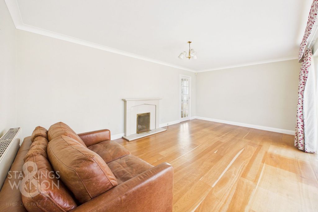 Property photo 2 of 28