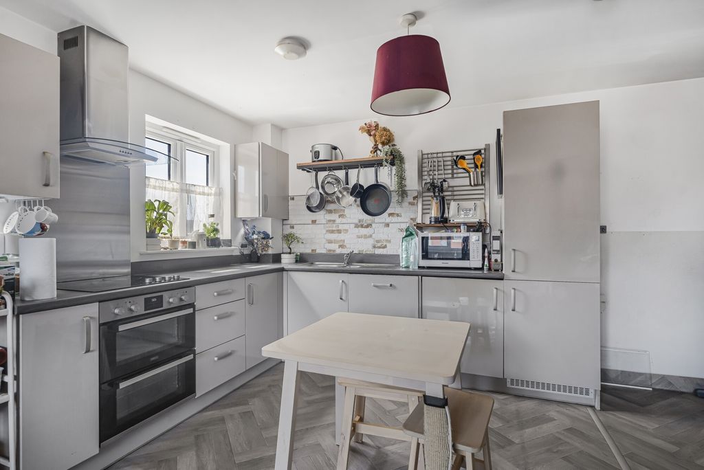 Property photo 2 of 10 18_82823
