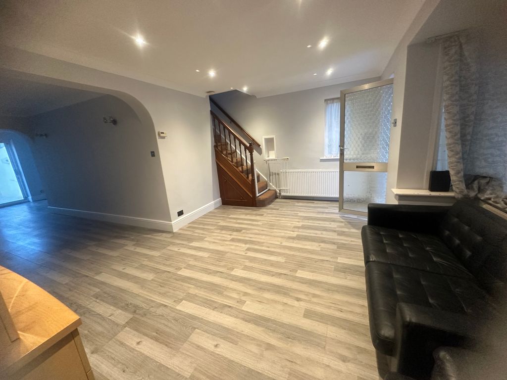Property photo 2 of 25