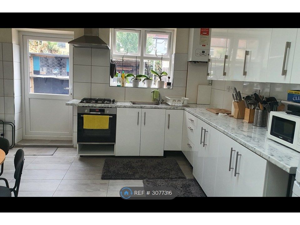 Property photo 1 of 29 Kitchen
