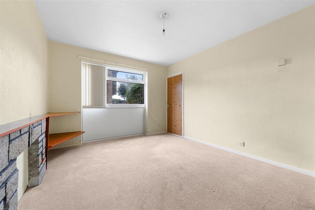 Property photo 3 of 15 Living Room