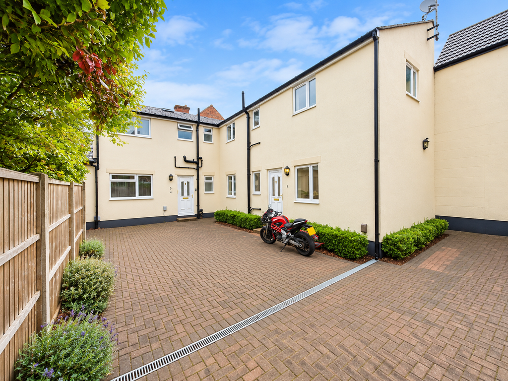 Property photo 1 of 8 Regents Court