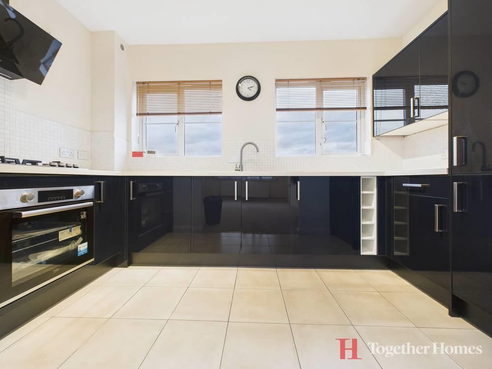 Property photo 2 of 8 Bathroom