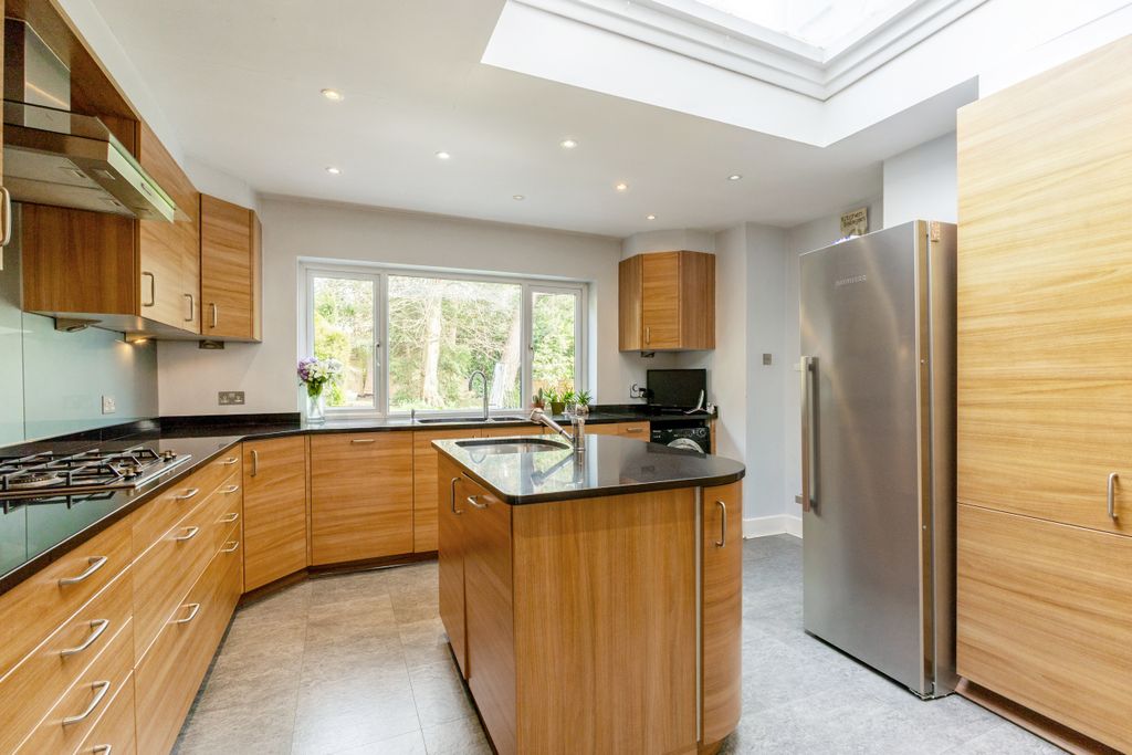 Property photo 2 of 21