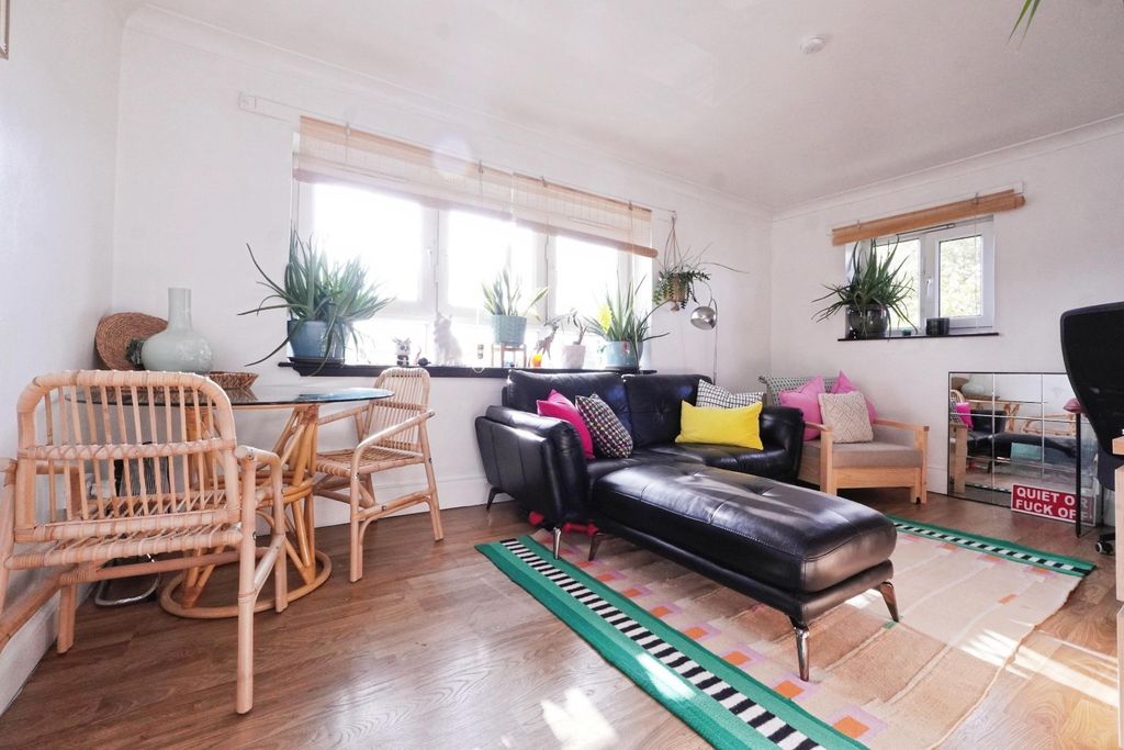 Property photo 2 of 16 Pbox-Img.Jpg