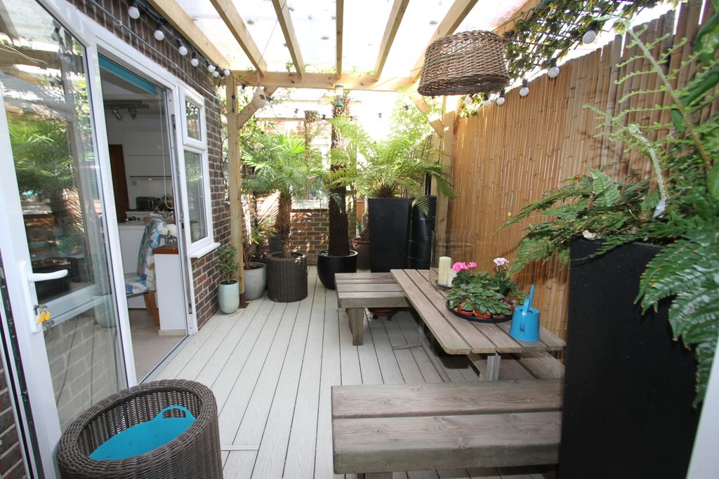 Property photo 2 of 25