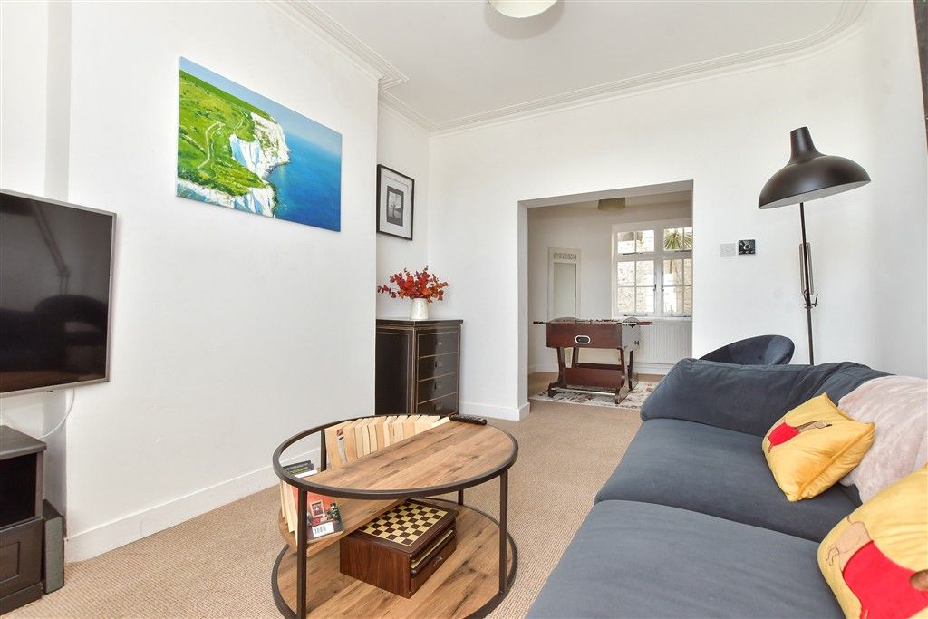 Property photo 1 of 15 Lounge