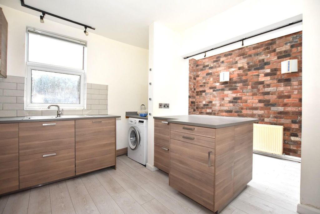 Property photo 3 of 18 Kitchen 2.Jpg