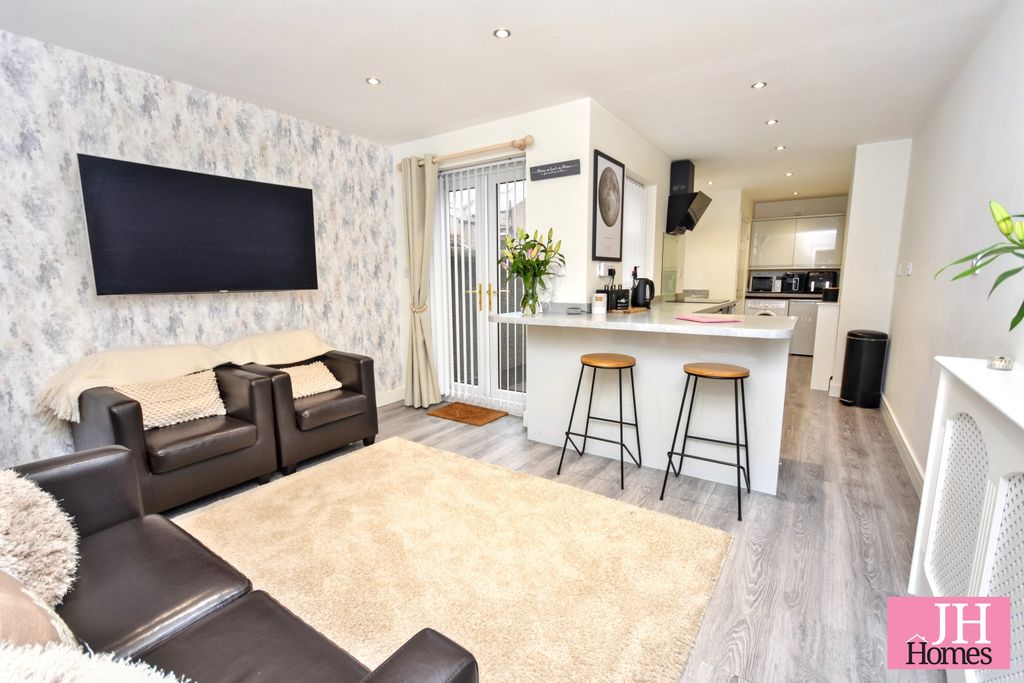 Property photo 2 of 19