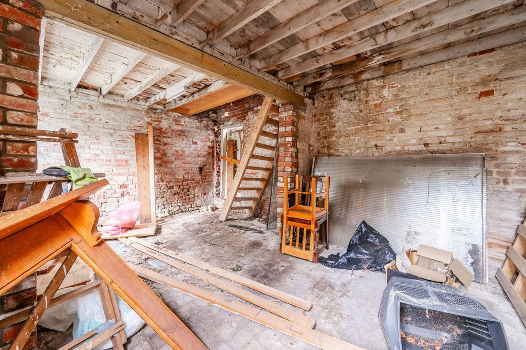 Property photo 2 of 6