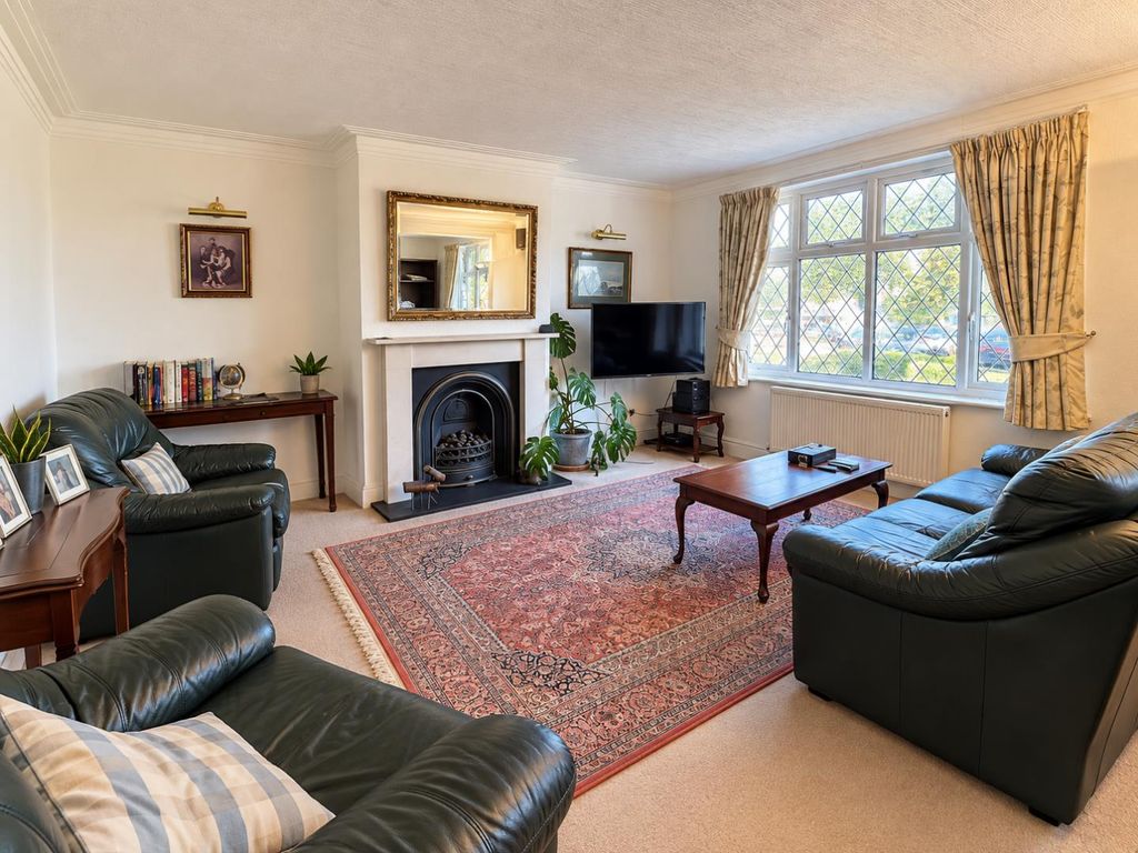 Property photo 3 of 18 Lounge (2).Png