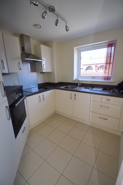 Property photo 3 of 7 Kitchen