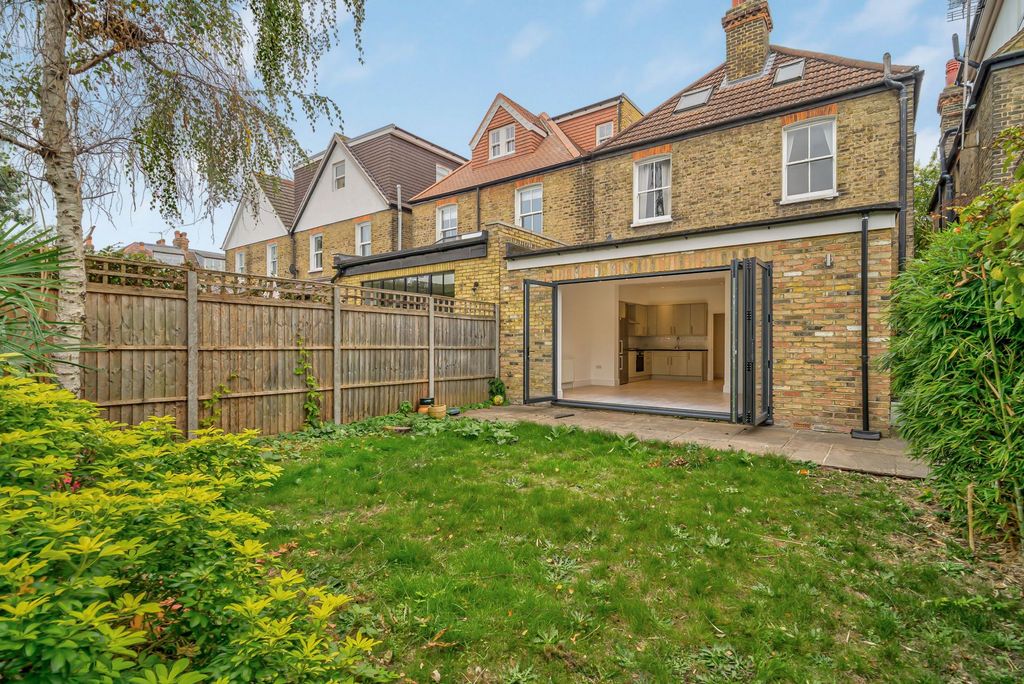 Property photo 2 of 9 Photo 8