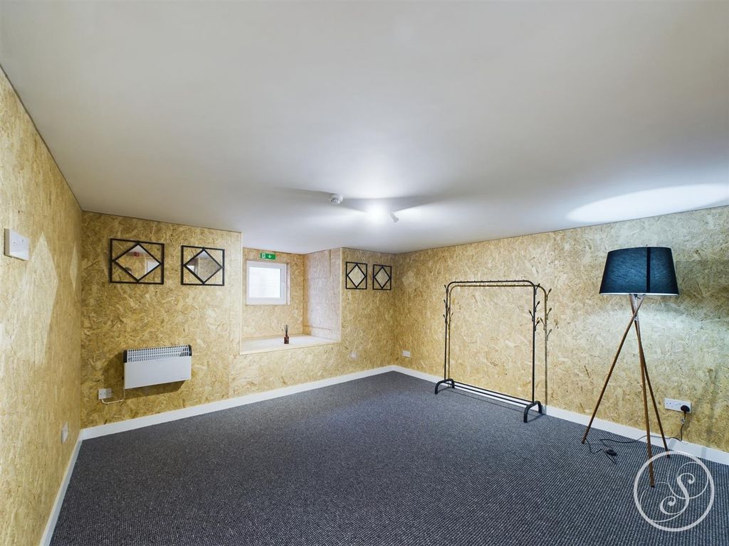 Property photo 3 of 11 Bedroom One