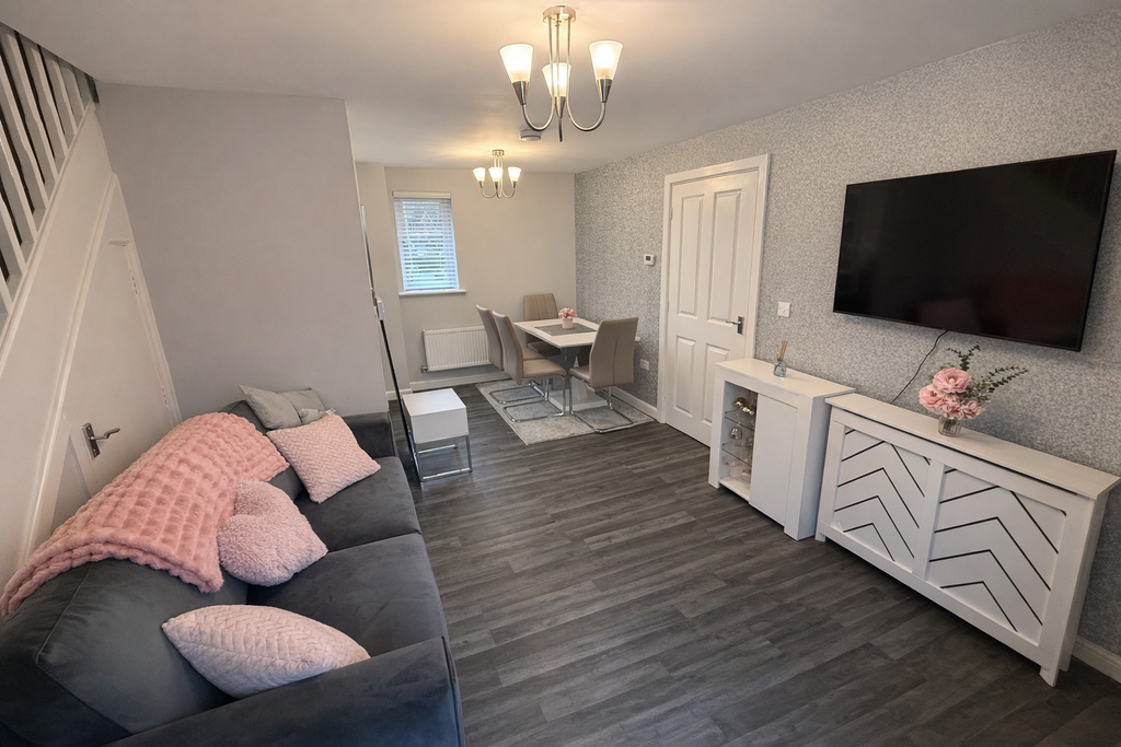 Property photo 3 of 12 C03F95D8-F3E3-4C84-B3B6-44950D922252