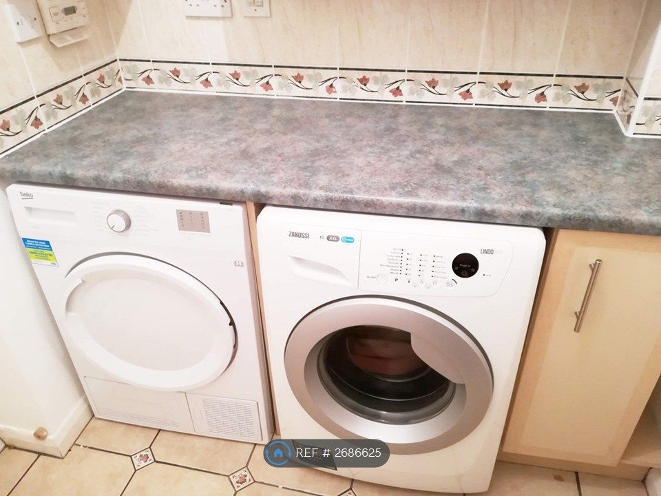 Property photo 2 of 30 Washing Machine & Tumble Dryer