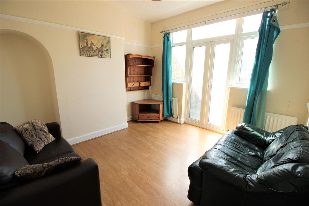 Property photo 3 of 16 63 Del L.Jpg