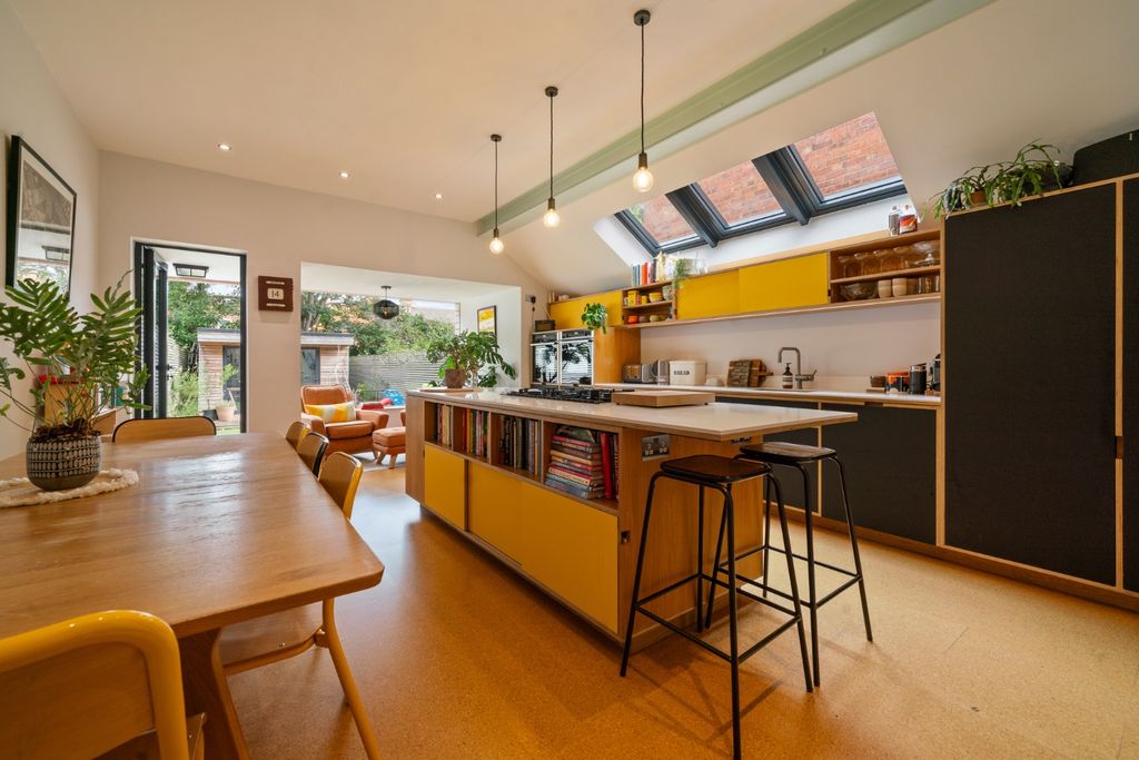 Property photo 1 of 27 4399400