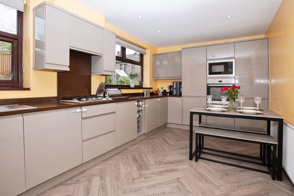 Property photo 3 of 12 Photo