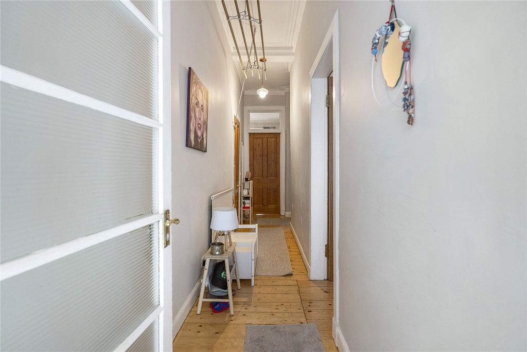 Property photo 2 of 23 18 Roseburn Place