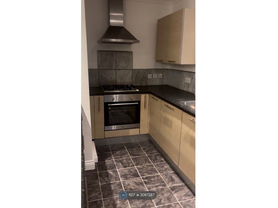 Property photo 3 of 7 Kitchen
