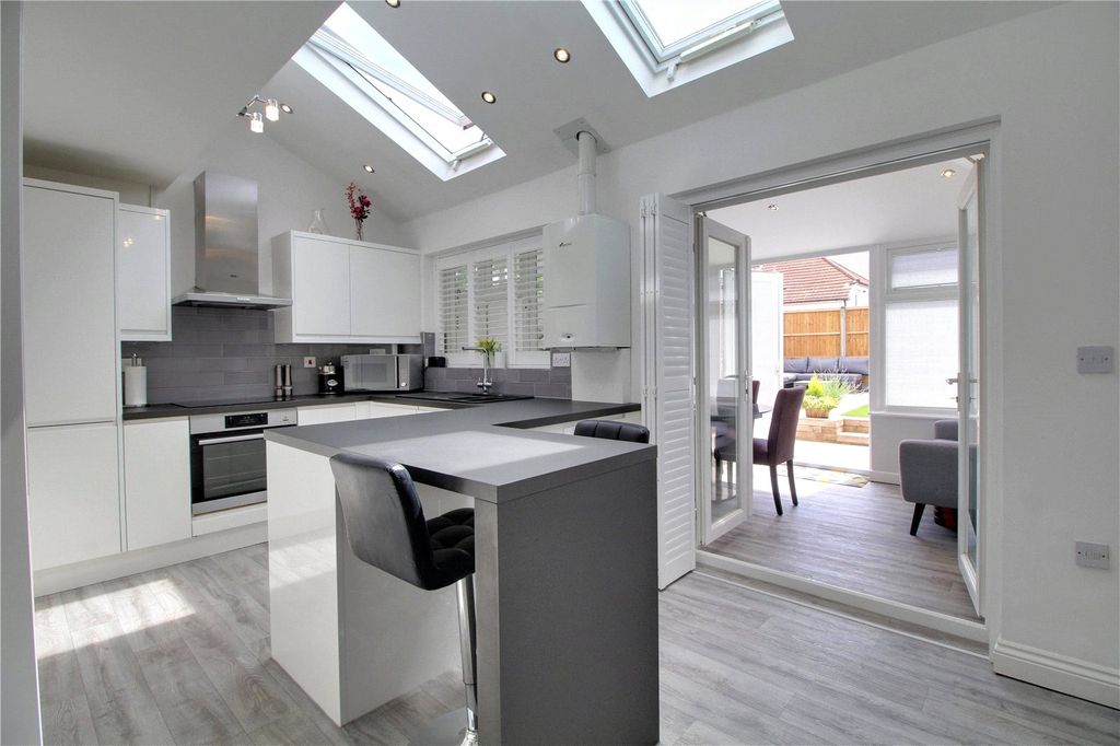 Property photo 2 of 16 Picture No. 10