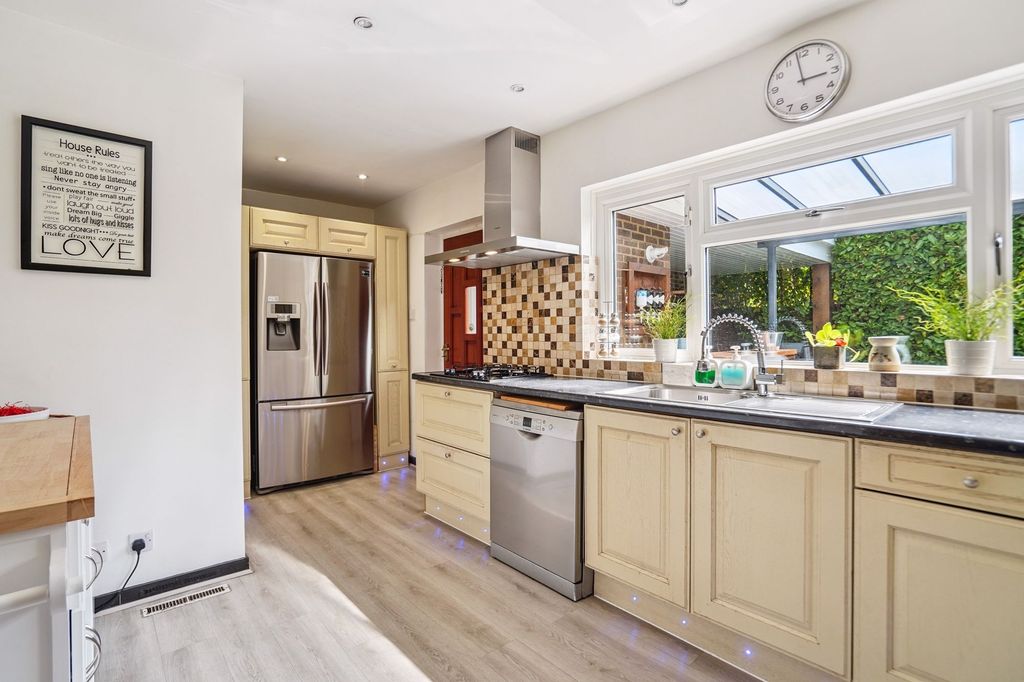 Property photo 3 of 21 Photo 12