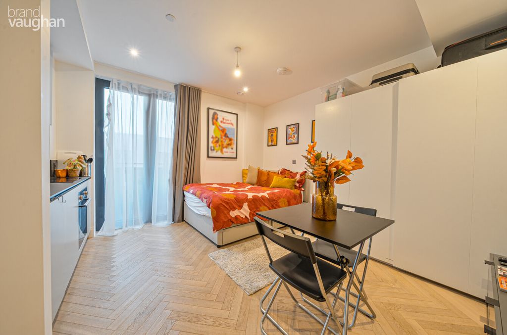 Property photo 3 of 8 64E74797-c248-487...