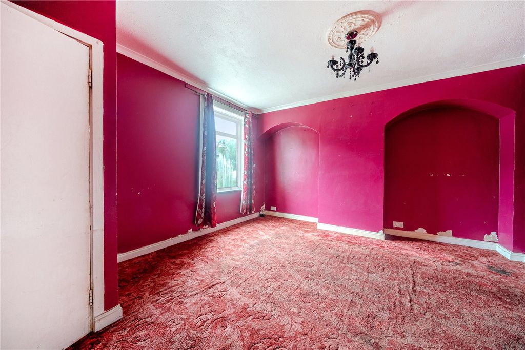 Property photo 2 of 18 Picture No. 12