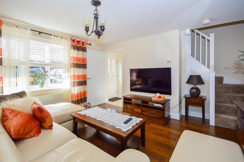 Property photo 3 of 11 Living Room