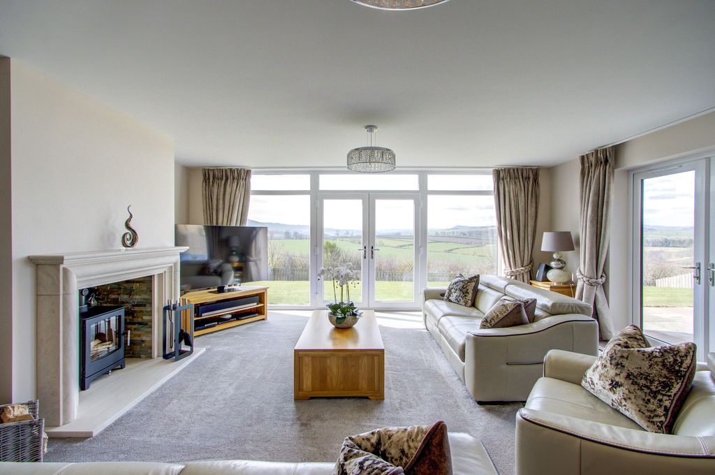 Property photo 2 of 48 Sitting Room