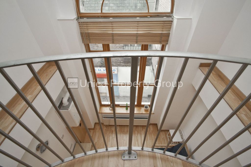 Property photo 2 of 59