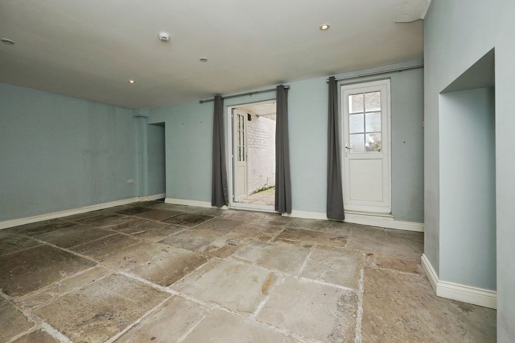 Property photo 3 of 6