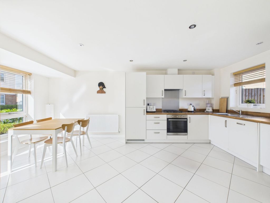 Property photo 2 of 16 Dining/Kitchen