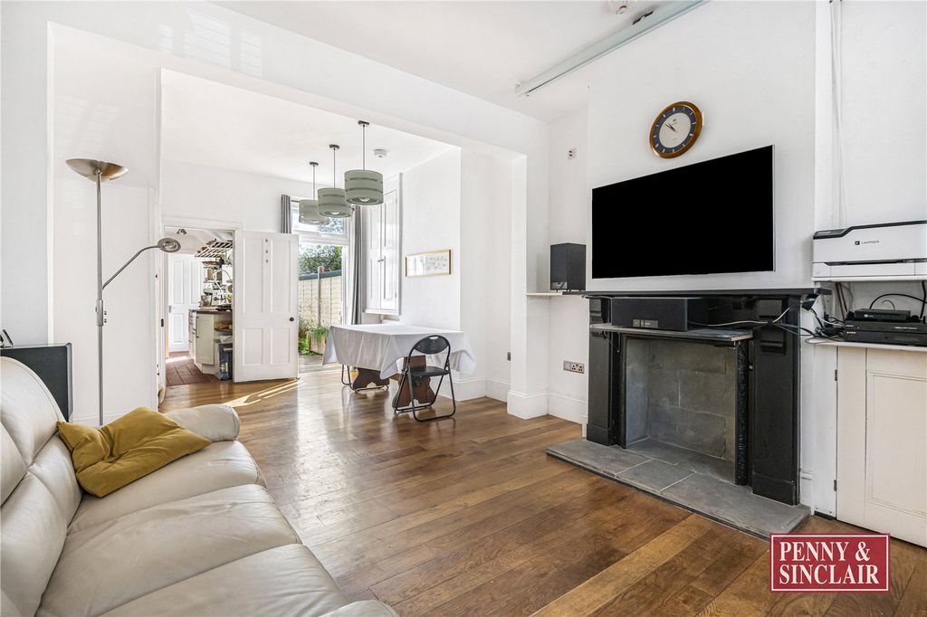 Property photo 2 of 15 Picture No. 12