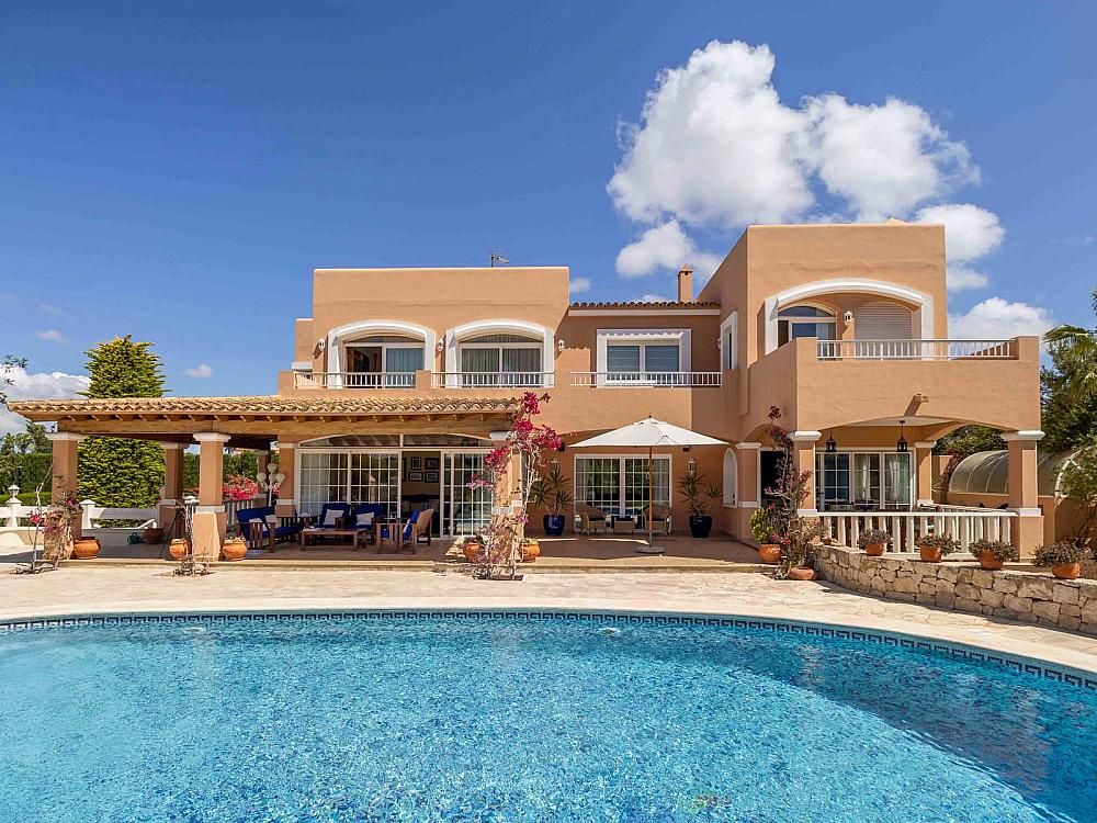 Property photo 1 of 50