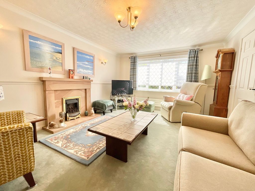Property photo 2 of 32