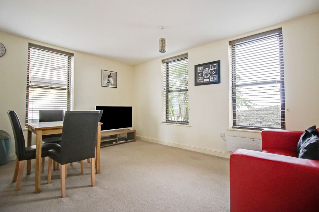 Property photo 2 of 8