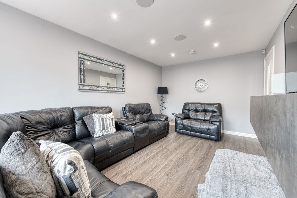 Property photo 3 of 56 Lounge
