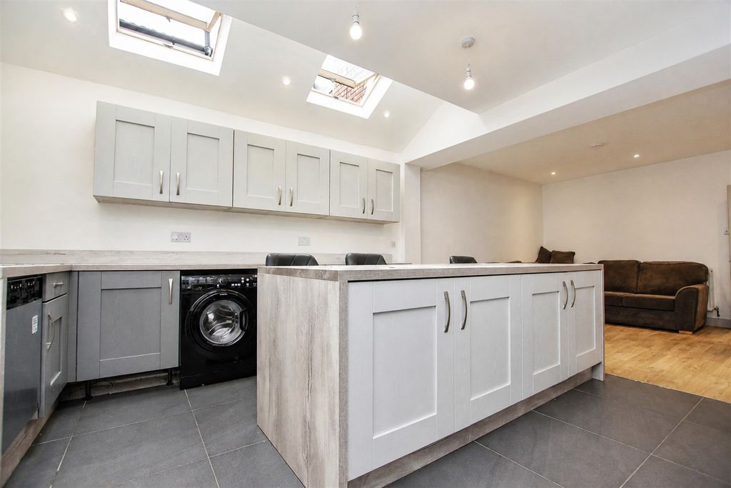 Property photo 2 of 15 Approach