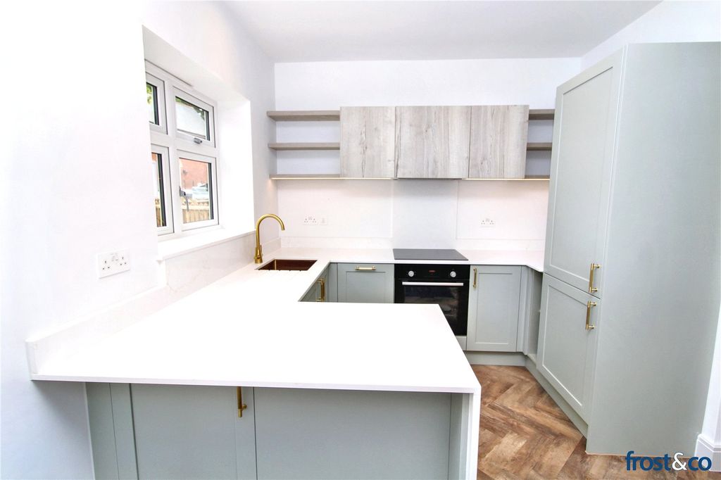 Property photo 3 of 14 Kitchen