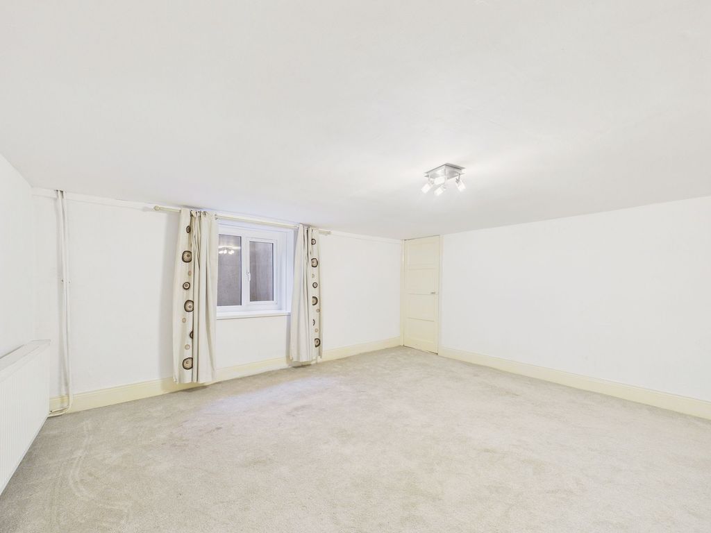 Property photo 3 of 9 Lounge